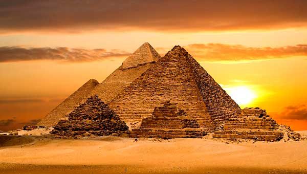 Не забываем посмотреть пирамиды в Гизе